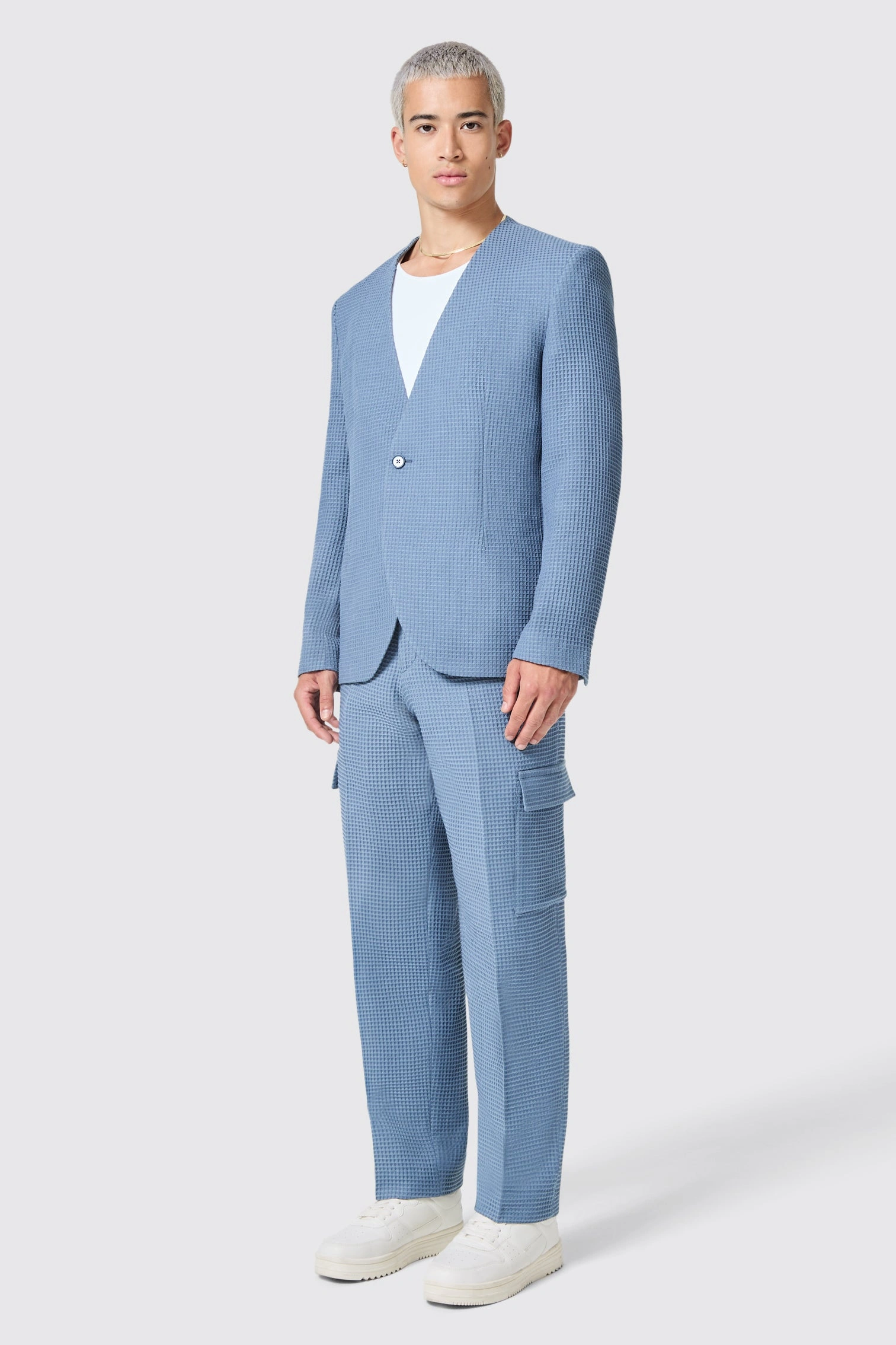 Anthony, le pantalon bleu gaufre surdimensionné ARCHIVE, un confort irrésistible, un style intemporel!